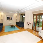 Lifoz Lodge *